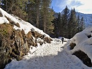 70 In comoda discesa su neve rammollita baciati dal sole